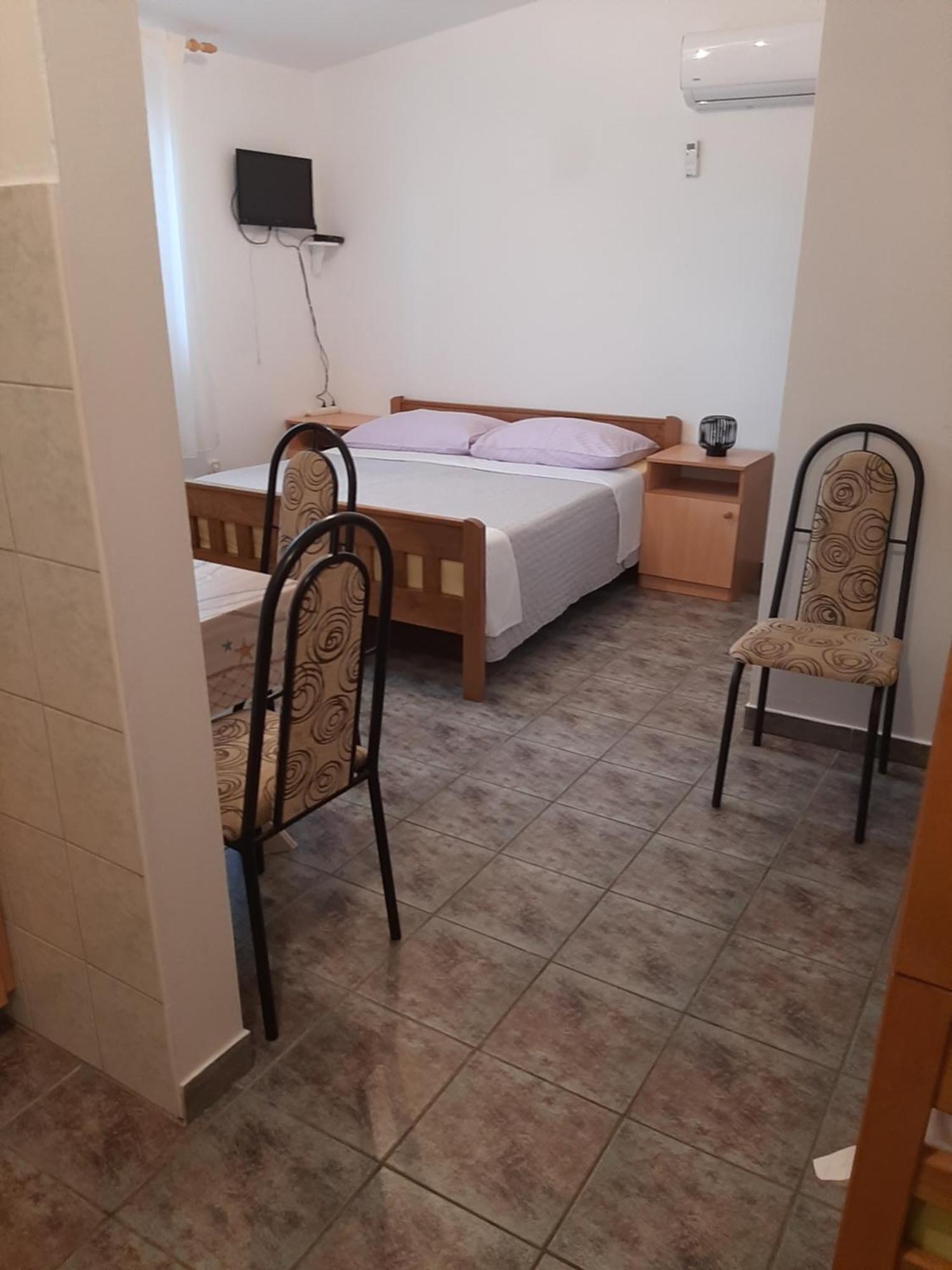 Apartments Marta Starigrad Paklenica Chambre photo