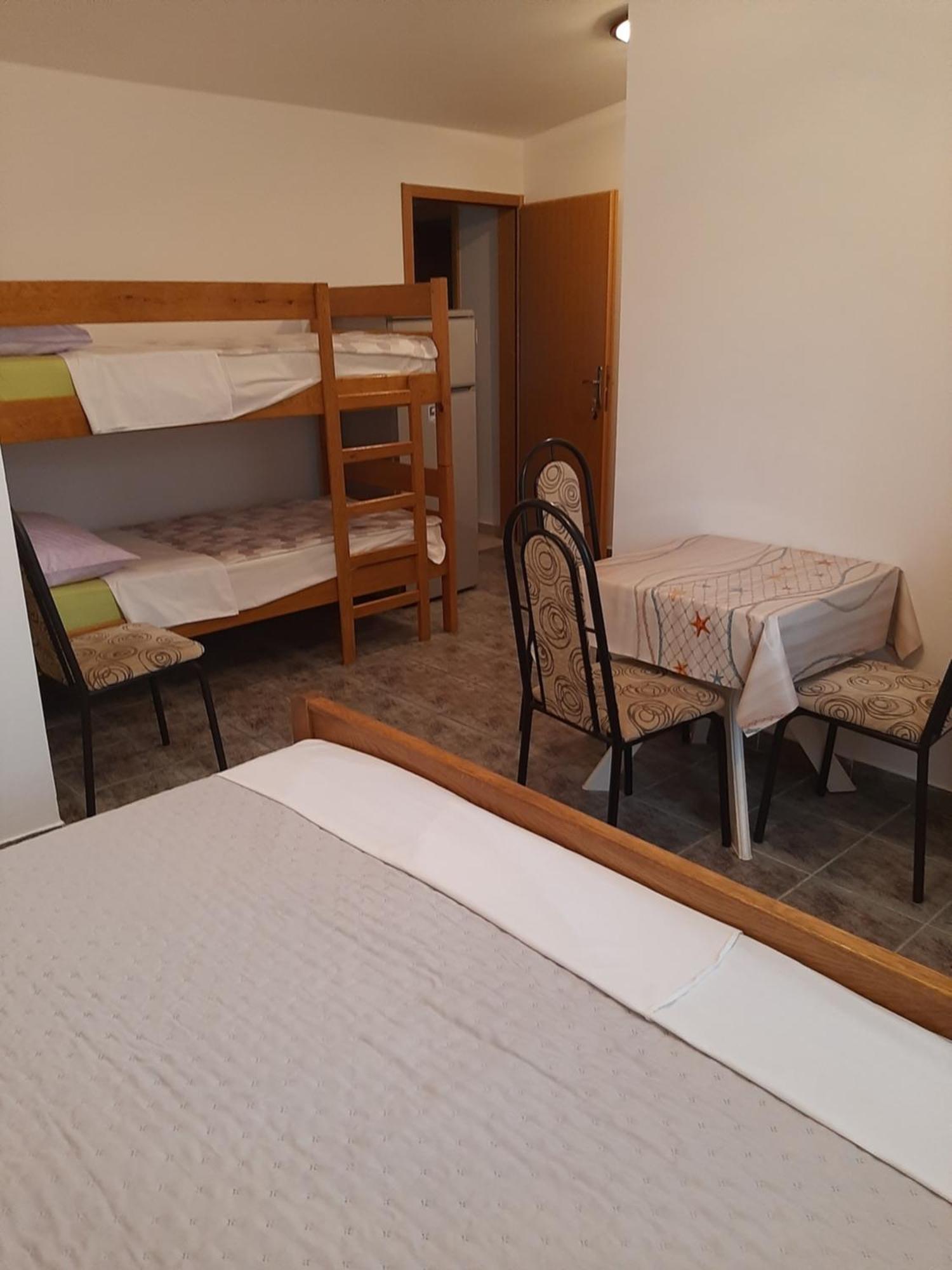 Apartments Marta Starigrad Paklenica Chambre photo