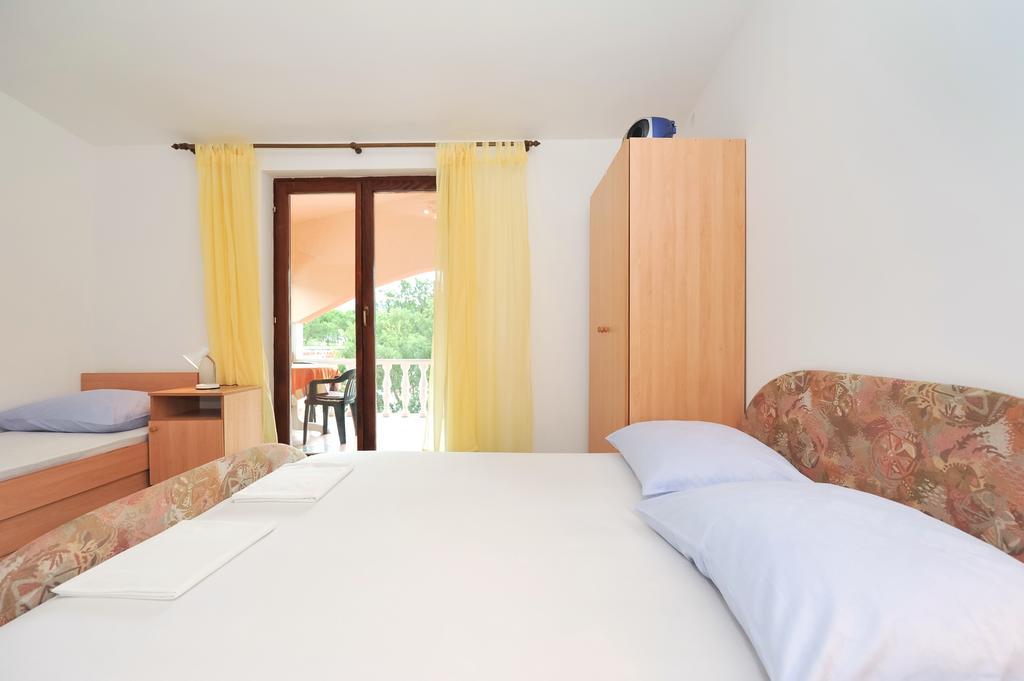 Apartments Marta Starigrad Paklenica Chambre photo